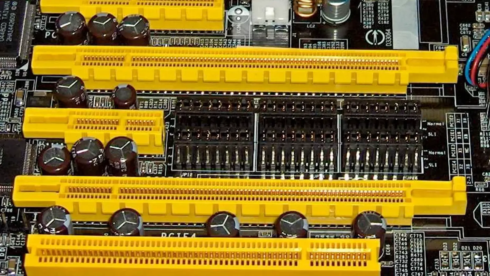 گذرگاه در کامپیوتر چیست؟ منظور از BUS و انواع آن در کامپیوتر