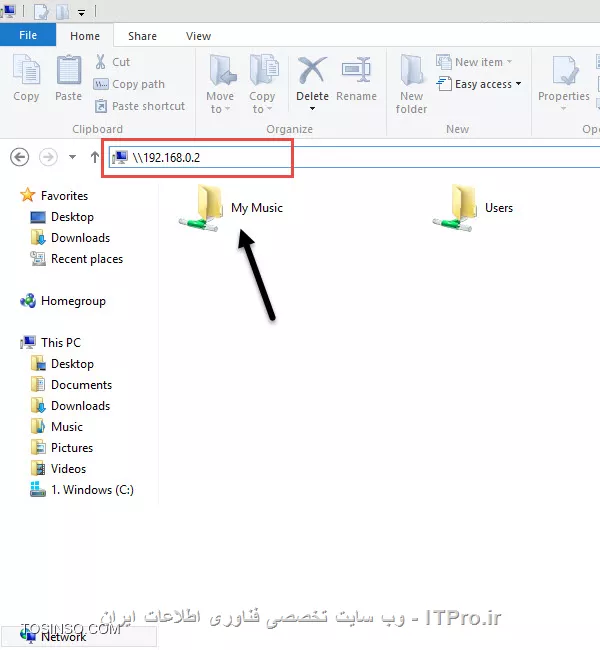 با جلسه ای جدید از سری آموزش های دوره MCSA مایکروسافت در خدمت دوستان ITPRO هستم. آموزش امروز به نحوه کانفیگ یک شبکه ساده در ویندوز 8 خواهد پرداخت. گرچه ممکن است برای بسیاری این آموزش مقدماتی به نظر برسد، اما بدون شک دانستن نحوه کانفیگ اصولی یک شبکه، حتی به ساده ترین روش آن نیز یکی از موارد اساسی چه در این دوره و چه در دوره های بعدی مایکروسافت خواهد بود. پس در ادامه با ما باشید.

معمولا هنگامی که از شبکه و به طور انحصاری شبکه های کامپیوتری سخن به میان می آید، منظور مجموعه ای از کامپیوترها، گوشی های هوشمند، تبلت ها، و دستگاه های الکترونیکی دیگر هستندکه به لحاظ فراوانی، تعدادشان از دو عدد بیشتر بوده، و منابع سخت افزاری یا نرم افزاری آن ها طوری با یکدیگر به اشتراک گذاشته شده اند که دیگر کامپیوترها و دستگاه های موجود نیز قادر به استفاده از آن ها باشند. 

به عنوان نمونه چاپگری را تصور کنید که در یک مرکز اداری یا مکان عمومی قرار گرفته، و ادمین شبکه با به اشتراک گذاری آن برای کارکنان و کاربران این قابلیت را برای آنان فراهم آورده تا بدون نیاز به داشتن چاپگر مجزا بر روی کامپیوترشان، قادر باشند اسنادشان را چاپ کنند. یا در مثالی دیگر ده ها شعبه یک بانک را در کشور تصور کنید که به واسطه ایجاد شبکه بانکی قادر به دسترسی به حساب های مشتریان شان خواهند بود. این دو مثال تنها نمونه ای کوچک از استفاده های شبکه می باشد.
از جمله دلایل مهم برای ایجاد یک شبکه کامپیوتری می توان به موارد زیر اشاره کرد:

     الف- استفاده مشترك از منابع (نرم افزارها و سخت افزارها)
     ب- به روز نگه داشتن اطلاعات (از طریق دریافت اطلاعات جدید)
     ج– صرفه جویی در هزینه ها (استفاده اشتراکی از منابع گران قیمت به جای خریدهای چندگانه آن ها)
     د- تبادل سريع تر و دقيق تر اطلاعات

موارد فوق تنها نمونه های کوچکی از کاربردهای شبکه می باشند، که اگر بخواهیم در سطح وسیع تر به این موضوع نگاه کنیم، گاها می توان صدها یا هزاران مورد مشابه دیگر را مثال زد. اگر تا به این جای امر شفاف و روشن بوده باشد، پس در ادامه نیز با ما باشید.

!! *انواع شبکه *
شبكه ها به لحاظ مقياس و بزرگی به سه گروهLan ، Wan و Man تقسيم بندی می شوند: 

!! 1. LAN (شبكه محلي): 
LAN اختصار سر واژگان Local Area Network می باشد، و در علوم رایانه ای به نوعی از شبکه اطلاق می گردد که به لحاظ وسعت محدوده کوچکی را در بر می گیرد (مثلا یک اتاق). این نوع شبکه به لحاظ سرعت و نیز میزان داده ای که در مدت زمان خاصی قادر به انتقال آن می باشد از دیگر انواع شبکه ها پر سرعت تر می باشد، تا جایی که سرعت تبادل داده در این نوع شبکه تا چند صد گیگابیت بر ثانیه نیز می تواند برسد.

!! 2. MAN (شبكه شهري): 
MAN اختصار سر واژگان Metropolitan Area Network می باشد، و در علوم رایانه ای به نوعی از شبکه اطلاق می گردد که به لحاظ وسعت از شبکه محلی بزرگ تر است، و معمولا تا سطح یک شهر را نیز می تواند در بر گیرد. به عنوان نمونه شبکه اداری یک شرکت را در نظر بگیرید که در اقصی نقاط شهر دارای دفتر و شعبه می باشد. پس از این نوع شبکه معمولا در مقیاس های متوسط استفاده می گردد.اگرچه شبکه MAN در قیاس با شبکه های محلی، از سرعت پایین تری برخوردار هستند.

!! 3. WAN (شبکه جهانی): 
WAN اختصار سر واژگان World Area Network می باشد، و در علوم رایانه ای به نوعی از شبکه اطلاق می گردد که به لحاظ وسعت، بزرگ ترین در انواع شبکه ها می باشد، تا جایی که می توان برای برقراری ارتباط بین چندین کشور، قاره و به عبارتی کل دنیا از آن بهره برد. از شبکه های WAN به منظور برقراری ارتباط بین دو نقطه دور دست و در ابعاد بسیار وسیع و گسترده استفاده می شود، که نمونه بازر آن را می توان شبکه اینترنت دانست که در تمامی قاره ها و کشورها قابل دسترس می باشد.در قیاس با شبکه های محلی یا شهری، شبكه WAN دارای سرعت پایین تری به منظور تبادل داده نیز می باشد. ضمن این که تجهیزاتی که برای انتقال داده در این نوع از آن استفاده می گردد، معمولا خطوط استيجاری مخابراتی (Leased Line)، ماهواره ای (Satellite)، فیبر نوری (Fiber Optic)، و موارد این چنینی می باشد. تمرکز این آموزش  بر شبکه های محلی موسوم به LAN و نیز نحوه کانفیگ صحیح آن در ویندوز 8  می باشد. پس در ادامه با ما باشید.

!! *تنظیمات مربوط به شبکه های محلی در ویندوز 8*
آن گونه که پیش تر نیز اشاره شد، LAN به شبکه های کوچکی اطلاق می گردد که به نسبت دیگر شبکه های موجود، از تعدادکمتری دستگاه یا کامپیوتر در آن استفاده شده باشد. منظور از تعداد کمتر، ظرفیت 255 دستگاه در هر شبکه محلی جداگانه  می باشد. پس در هر شبکه LAN افراد قادر خواهند بود تا تعداد 255 دستگاه را داشته باشند، و چنان چه قصد گنجاندن دستگاه های بیشتری را داشته باشیم اصطلاحا بایستی شبکه را با استفاده از محاسبات ریاضی خاصی تفکیک و جداسازی نماییم که به این جداسازی و تفیکیک Subnetting می گوییم و در واقع با ایجاد هر Subnet جدید، قادر خواهیم بود تا 255 دستگاه مجزای جدید را اضاف نماییم. اگر تا بدین جای امر، توضیحات گویای مطلب بوده باشد، اکنون اجازه دهید تا بر اساس آن چه که گفته شد اقدام به ایجاد یک شبکه کوچک محلی بین دو کامپیوتر نماییم.برای این که یک شبکه محلی کوچک را بین دو کامپیوتر ایجاد کنیم نیازمند سه چیز حداقلی خواهیم بود:

!! الف) کابل شبکه به میزان کافی
ب) یک عدد کارت شبکه بر روی هر کامپیوتر
ج) یک عدد سوییچ، یا هاب، یا روتر

 که البته به مورد سوم در این آموزش نیازی نخواهیم داشت، چرا که از آن ها برای ایجاد شبکه هایی با تعداد بیشتر از 2 کامپیوتر نیاز پیدا خواهیم کرد. اگر موارد بالا را تهیه کرده اید، اکنون وقت آن رسیده تا مراحل اصلی را طبق آن چه که در زیر آمده گام به گام انجام دهید:

1. ابتدا با استفاده از کابل شبکه موسوم به RJ45، دو کامپیوتری را که قصد شبکه کردن آن ها را داریم به یکدیگر وصل کنید
<center>
||http://tosinso.com/files/get/24ef5a09-b876-48ed-8a1a-513d6e07b8c1||
||http://tosinso.com/files/get/4340a2b0-eeaf-410a-a732-c7f6a2b7bcce||
<center>
پس از اتصال دو کامپیوتر با کابل، علامت اخطاری در کنار ساعت ویندوز هر دو کامپیوتر مبنی بر این که یک ارتباط شبکه ای جدید بر روی کامپیوترتان ایحاد شده برایمان ظاهر می گردد (تصویر زیر)
<center>
||http://tosinso.com/files/get/6d78f60d-a84f-46e2-90e8-4224e5570bb4||
<center>
2. مرحله بعد، پس از اتصال دو کامپیوتر به یکدیگر، انجام تنظیمات مربوط به شبکه در هر دوی آنها می باشد. بدین صورت که با انجام تنظیمات خاصی بر روی هر یک از کامپیوترها، اصطلاحا آن ها را برای یکدیگر Discoverable یا قابل رویت می نماییم. برای این کار نیز ابتدا لازم است تا یک شناسه منحصر به فرد به هر کامپیوتر اختصاص دهیم که به آن IP گفته می شود. IP  متشکل از یک عدد 16 رقمی باینری در محدوده های خاصی می باشد، که به واسطه آن کامپیوترهای شبکه قادر به برقراری ارتباط با یکدیگر خواهند شد.
برای تخصیص IP به هر کامپیوتر نیز ابتدا لازم است تا با رفتن به Control Panel و سپس کلیک بر روی آیکون Network and Internet و سپس Network and Sharing Center و آن گاه با کلیک بر روی نوشته Change Adaptor Settings و دابل کلیک بر روی آیکون Ethernet به این مهم دست یابیم. این مراحل را در زیر به صورت تصویری نیز آمده است.
<center>
||http://tosinso.com/files/get/b2e6a3b7-4f86-432a-904a-2423069b69db||
||http://tosinso.com/files/get/79466f22-907e-4277-b02c-c3f4ef3d50d0||
||http://tosinso.com/files/get/3a81730a-d803-4cf5-b874-40830c715757||
||http://tosinso.com/files/get/cc88c6d2-446d-45dd-ad27-173d441f8336||
<center>
3. پس از دابل کلیک بر روی آیکون مربوطه، برایمان صفحه ای باز خواهد شد که با زدن دکمه Properties و سپس انتخاب گزینه Internet Protocol Version 4 (TCP/IPv4) وارد تنظیمات مرتبط با IP می شویم
<center>
||http://tosinso.com/files/get/6dd13562-b8b0-4ae7-9c95-169690ed0f56||
||http://tosinso.com/files/get/35b3b0ce-93a4-4fad-aaad-f8a05a14f942||
<center>
4. پس از باز شدن صفحه تنظیمات مربوط به IP با انتخاب گزینه Use the following IP address یک IP یا همان شناسه خاص که کامپیوترمان با آن در شبکه شناخته خواهد شد وارد کرده و در نهایت بر روی OK کلیک می نماییم(تصویر زیر).
هم چنین دقت داشته باشید که IP ها را تنها می توان از محدوده های خاص عددی انتخاب کرد، و دلیل آن نیز به خاطر استانداردهای خاصی می باشد به آن IP Classes گفته می شود، و طبق همین استانداردها افراد می بایست در شبکه های محلی (LAN) از کلاس  Cآی پی استفاده کنند، که خود بحث کلاس بندی IP مبحث مفصل دیگری را می طلبد و در حوصله این مقاله نمی گنجند. لذا برای درک بهتر کلاس های IP می توانید به مباحث مربوطه با دوره مقدماتی شبکه هم چون Network+ رجوع کنید، و یا نیم نگاهی به |این مقاله::https://tosinso.com/articles/19979/%d9%85%d8%b9%d8%b1%d9%81%db%8c-%d9%85%d9%81%d8%a7%d9%87%db%8c%d9%85-%d9%88-%da%a9%d9%84%d8%a7%d8%b3-%d9%87%d8%a7%db%8c-IP-%d9%88-SubnetMask-%d8%a8%d9%87-%d8%b2%d8%a8%d8%a7%d9%86-%d8%b3%d8%a7%d8%af%d9%87| بیندازید.
<center>
||http://tosinso.com/files/get/39096447-bbe8-43a9-9ab6-4701becf625d||
<center>
اکنون که IP کامپیوتر اول را وارد نمودیم، بایستی با انجام همین مراحل بر روی کامپیوتر دوم نیز، IP دیگری در محدوده IP کامپیوتر اول وارد کنیم، تا دو کامپیوتر قادر به دیدن یکدیگر در شبکه شوند. ضمن این که این نکته را نیز بایستی مد نظر داشت که IP کامپیوتر دوم بایستی تنها در رقم آخر خود (Octec آخر) متفاوت از IP کامپیوتر اول باشد و دیگر اعداد کاملا شبیه به کامپیوتر اول خواهند بود (شکل زیر)
<center>
||http://tosinso.com/files/get/f5b0c333-5873-4f8c-adb3-95e69bcf5019||
<center>
اکنون که با موفقیت IP های یکتا و منحصر به فردی را بر روی هر کامپیوتر وارد کردیم، وقت آن رسیده تا از وضعیت ارتباط منطقی دو کامپیوتر نیز مطمئن شویم. برای بررسی این موضوع نیز در شبکه از ابزارها و دستورات پیش فرض گوناگونی استفاده می شود که در اینجا ما از دستور ping به منظور تست ارتباط استفاده خواهیم کرد. برای این کار نیز ابتدا با باز کردن Command Prompt یا PowerShell در ویندوز 8 و سپس تایپ عبارت ping و متعاقبا تایپ IP کامپیوتر متقابل از صحت ارتباط این دو مطمئن خواهیم شد.

در مثال زیر من با رفتن به منوی Start و باز کردن کنسول PowerShell بر روی کامپیوتر اول و تایپ فرمان ping به همراه IP کامپیوتر دوم، از ارتباط داشتن آن با کامپیوتر دوم مطمئن خواهم شد، و همین کار را نیز بر روی کامپیوتر دوم انجام خواهد داد. و آن گونه که در زیر نیز مشاهده می کنید کامپیوتر دوم در مدت زمان یک میلی ثانیه به درخواست ping کامپیوتر اول پاسخ داده، و بدین معناست که تا این جای کار مشکل یا عیب و ایرادی بین دو کامپیوتر وجود نداشته و ارتباط مان به درستی عمل می کند.
<center>
||http://tosinso.com/files/get/826ac49c-67dd-4965-b4c4-4da4c365ac78||
<center>
گفتنی ست در صورت بروز خطا پس از اجرای دستور ping یا عدم دریافت پاسخ از کامپیوتر مقابل، پیشنهاد می شود ابتدا از سالم بودن کابل شبکه تان، و سپس کارت شبکه های هر دو سیستم و در نهایت تنظیمات مربوط به فایروال مطمئن گردید. چنان چه پس از انجام موارد گفته شده کماکان مشکل پا بر جا بود، پیشنهاد می شود موقتا برنامه های آنتی ویروس یا فایروال تان را خاموش کرده و مجدد تست نمایید. در مثال بالا اما آن گونه که مشاهده می کنید هیچ مشکل ارتباطی بین دو کامپیوتر من وجود ندارد، و هر دوی آن ها به راحتی قادر به فرستادن و دریافت بسته های اطلاعاتی از طریق دستور ping به یکدیگر می باشند.

!! *نام گذاری کامپیوترها *
گام مهم بعدی در ایجاد یک شبکه ساده و استاندارد نام گذاری هر یک از کامپیوترها می باشد. بدین منظور با راست کلیک کردن بر روی آیکون This PC در دسکتاپ، و سپس انتخاب گزینه Properties، و در نهایت با زدن دکمه Change settings، یک نام دلخواه یکتا و غیر تکراری را برای آن بر خواهیم گزید. توجه داشته باشید که این مرحله نیز بر روی هر دو کامپیوتر بایستی انجام گردد. این مراحل در زیر به صورت تصویری آمده است:
<center>
||http://tosinso.com/files/get/3df744f0-74d2-42d1-b3a6-18d572836316||
||http://tosinso.com/files/get/2fc25235-ff2e-431c-a19f-c26f8010ca02||
||http://tosinso.com/files/get/3fecafb1-5166-4f57-92b7-4fad6b88dba8||
<center>
و در نهایت پس از انتخاب نام های متفاوت از یکدیگر برای هر کدام از کامپیوترها، لازم است تا آن ها را یک بار ریسیت نماییم. پس در پایان نامگذاری لازم است تا هر دوی کامپیوترها را یک بار Reset کرده تا فرایند نام گذاری نیز با موفقیت به اتمام برسد.
اکنون که نام کامپیوترهایمان را به نام های یکتا و دلخواه تغییر دادیم، و پس از این که هر دوی آن ها یک بار ریستارت شدند، و به لحاظ فیزیکی و منطقی هم ارتباط شان برقرار گردید، گام بعدی به اشتراک گذاری منابع می باشد، طوری که هر دو کامپیوتر قادر به استفاده از منابع یکدیگر باشند. منابعی هم چون چاپگرها، فایل ها، ارتباط اینترنتی، و موارد مشابه دیگر. در زیر چند مدل از این اشتراک گذاری ها و این که چگونه تنظیمات مرتبط با هر مورد را انجام دهیم آورده شده است:

!! الف) به اشتراک گذاشتن فایل ها 
در این مثال قصد داریم تا پوشه ای را با تمام محتویاتش بر روی کامپیوتر شماره یک برای دیگر کامپیوترهای شبکه، که در اینجا تنها کامپیوتر شماره دو می باشد به اشتراک بگذاریم. پس بدین منظور ابتدا بر روی پوشه مورد نظر که قصد به اشتراک گذاری آن را داریم راست کلیک، و سپس گزینه Properties را انتخاب می کنیم.
<center>
||http://tosinso.com/files/get/39b7fb0c-eaa5-41b5-8bbc-51d3d84eef9e||
<center>
سپس با رفتن به سر برگ Sharing و زدن دکمه Share وارد صفحه دیگری خواهیم شد
<center>
||http://tosinso.com/files/get/c7a7b929-7439-490a-9de4-8949f4e47ccf||
<center>
در پنجره ای که برایمان باز خواهد شد (شکل زیر)، از منوی کشویی مربوطه، کاربر یا کاربرانی که قصد مجاز کردن دسترسی آن ها به محتویات پوشه را داریم انتخاب، و یا با زدن دکمه Add آن ها را به لیست کاربران مجاز اضافه می کنیم. در مثال زیر آن گونه که مشاهده می کنید، من به همه کاربران تحت شبکه(Everyone) دسترسی Read یا فقط خواندن اطلاعات پوشه را داده ام، شما اما می توانید بر اساس سیاست های خودتان یا شرکت تنها به افراد خاصی در شبکه دسترسی بدهید.
<center>
||http://tosinso.com/files/get/90e27716-8e02-471c-9488-c166fb2d5ced||
<center>
و در نهایت  با زدن دکمه Share پوشه مورد نظر به همراه کلیه اطلاعات موجود بر روی آن برای افراد در شبکه به اشتراک گذاشته خواهد شد.
مراحل کلی به اشتراک گذاری تا بدین جا به پایان رسیده است. برای بررسی و هم چنین تست کردن نتیجه کارمان، کافی ست تا با باز کردن File Explorer یا همان My Computer سابق در کامپیوتر شماره دو، و سپس وارد کردن نام یا IP کامپیوتر شماره یک، از صحت کار مطمئن گردیم.
<center>
||http://tosinso.com/files/get/023e1159-8d9d-4a6d-96fa-263f8c0a0c03||
<center>
و در نهایت  با زدن دکمه Share پوشه مورد نظر به همراه کلیه اطلاعات موجود بر روی آن برای افراد در شبکه به اشتراک گذاشته خواهد شد.
مراحل کلی به اشتراک گذاری تا بدین جا به پایان رسیده است. برای بررسی و هم چنین تست کردن نتیجه کارمان، کافی ست تا با باز کردن File Explorer یا همان My Computer سابق در کامپیوتر شماره دو، و سپس وارد کردن نام یا IP کامپیوتر شماره یک، از صحت کار مطمئن گردیم.

!! ب) به اشتراک گذاشتن چاپگر 
قسمت بعد این آموزش به نحوه به اشتراک گذاری چاپگرها در شبکه می پردازد.برای این که بتوانیم چاپگری را در شبکه برای دیگران قابل استفاده نماییم تا دیگران نیز به وسیله آن بتوانند اسنادشان را چاپ نمایند، ابتدا لازم است تا تنظیمات مربوط به آن را انجام دهیم. بدین منظور مراحل زیر را با هم گام به گام پیش خواهیم رفت:
ابتدا وارد Control Panel شده و سپس بر روی View device and printers از قسمت Hardware and Sound کلیک کنید:
<center>
||http://tosinso.com/files/get/af417e06-9b56-41f5-b03e-942ffcd57636||
<center>
در صفحه ای که برایمان باز خواهد شد، بر روی آیکون چاپگر فعلی تان که به کامپیوترتان وصل است، راست کلیک و گزینه Printer properties را بر می گزینیم
<center>
||http://tosinso.com/files/get/1c29fcbd-0b58-45fa-8f2e-8bcd525fce9d||
<center>
سپس در صفحه ای که پس از کلیک برایمان باز می شود، به سر برگ Sharing رفته و تیک گزینه Share this printer را می زنیم، و در نهایت بر روی OK کلیک کرده تا چاپگر برای کاربران شبکه مان به اشتراک گذاشته شود.
<center>
||http://tosinso.com/files/get/eeea65a2-8406-44a7-b5a3-a3a7204e87c0||
<center>
حال که چاپگرمان با موفقیت به اشتراک گذاشته شد، کافی ست تا به رجوع به هر یک از کامپیوترهای شبکه، و رفتن به Control Panel و کلیک بر روی نوشته Add a device به جستجوی چاپگرهای به اشتراک گذاشته شده در شبکه بپردازیم و آن ها را به لیست چاپگرهای سیستم ها اضافه کنیم. آن گونه که در شکل زیر نیز مشاهده می کنید، من از طریق جستجوی چاپگر در شبکه بر روی یکی از کلاینت هایم، چاپگری با نام Canon MF4320-4350 را که قبلا بر روی کامپیوتری با نام ISAAC-PC به اشتراک گذاشته شده است را پیدا کرده ام. با انتخاب آن و زدن کلید Next آن را به لیست چاپگرهایم اضافه خواهم نمود.
حال که چاپگر تحت شبکه با موفقیت بر روی کلاینت ها معرفی شده است، اکنون کافی ست تا با زدن گزینه یا دکمه Print بر روی هر کلاینتی که مراحل معرفی چاپگر تحت شبکه را بر روی آن انجام داده ایم انتخاب، و آن گاه خواهیم دید که سند با موفقیت بر روی آن چاپگر به چاپ خواهد رسید. 

!! پ) به اشتراک گذاری کانکشن اینترنت 
در این قسمت از آموزش، قصد داریم تا اتصال (کانکشن) اینترنتی مان را بر روی کامپیوترمان طوری به اشتراک بگذاریم تا دیگر افراد در شبکه ما نیز قادر به دسترسی به اینترنت از طریق آن باشند. قابلیت به اشتراک گذاری اینترنت را به طور اختصاری ICS  نیز می گویند، که بر گرفته از سر واژگان Internet Connection Sharing  می باشد، و از ویندوز 98 تاکنون بر روی سیستم عامل های مایکروسافت موجود بوده و از این جهت قابلیت جدیدی محسوب نمی گردد.

برای این که بتوانیم از ICS تمام کمال بهره ببریم نیازمند داشتن دو کارت شبکه بر روی کامپیوتری که قصد به اشتراک گذاری اینترنت آن را داریم خواهیم بود. بدین صورت که یکی از کارت شبکه ها را به مودم ADSL یا مودم Wireless وصل می کنیم، و دیگری را به کامپیوتر شماره 2 یا همان کامپیوتری که فاقد اینترنت می باشد. ضمن این که اگر دارای هاب یا سوییچ یا روتر در شبکه تان هستید، تنها با اتصال کابلی که به کارت شبکه دوم کامپیوتری که ICS بر روی آن فعال است، دیگر کامپیوترهای متصل به آن روتر یا سوییچ یا هاب نیز اینترنت دار خواهند شد. با این تفاسیر اکنون مراحل را گام به گام با هم پیش می رویم:

فرض کنید از طریق ساخت کانکشن به اینترنت وصل شده ایم، و اکنون قصد داریم تا این کانکشن را برای دیگر کامپیوترهای شبکه نیز به اشتراک بگذاریم تا آن ها نیز به اینترنت دسترسی یایند. بدین منظور ابتدا بر روی کانکشن اینترنت راست کلیک کرده و گزینه را انتخاب می نماییم:

1. ابتدا از طریق کانکشن به اینترنت وصل می شویم
2. بر روی کانکشنی که هم اکنون با آن به اینترنت وصل شدیم راست کلیک کرده و گزینه Properties را انتخاب می کنیم
<center>
||http://tosinso.com/files/get/1d2e73d0-ddc5-4deb-9182-05e355c2d362||
<center>
3. سپس در پنجره ای که برایمان باز خواهد شد، به سر برگ Sharing رفته و مطابق تصویر زیر گزینه ها را فعال نمایید
<center>
||http://tosinso.com/files/get/2acef3f7-483f-472e-9f3a-7c42266a9a7c||
<center>
توجه داشته باشید که در تصویر فوق، Ethernet 2 نام کارت شبکه ای ست که به سوییچ و متعاقبا به کل شبکه وصل می باشد و فاقد اینترنت بوده و از آن تنها برای ارتباط با شبکه محلی استفاده می گردد. ضمن این که در صورتی که تنها با دو کامپیوتر و بدون هیچ روتر یا سوییچ قصد به اشتراک گذاری اینترنت را داشته باشیم باشیم، کافی ست تا کابل خروجی کارت شبکه دوم مان (Ethernet 2)  را مستقیما به کارت شبکه کامپیوتر دیگر وصل کنید.
4. پس از این که تمام مراحل بالا را دقیق و بی هیچ ابهامی انجام داده باشیم، می بایست اکنون بر روی کامپیوتر دوم و یا حتی کل شبکه اینترنت برقرار شده باشد و افراد بتوانند از آن استفاده کنند. برای تست این موضوع نیز کافی ست تا بر روی کامپیوتر دوم یا یکی از کامپیوترهای شبکه، سایتی اینترنتی را باز کنید و از موفقیت آمیز بودن عملیات مطمئن گردید.
امیدوارم آموزش این جلسه نیز مورد توجه دوستان قرار گرفته باشد. 
<left>
با آرزوی بهترین ها برای دوستان ITPRO
<left>

نویسنده : اسحاق احمدپور
منبع :| جزیره سرویس های شبکه مایکروسافت وب سایت توسینسو::https://tosinso.com/microsoft|
هرگونه نشر و کپی برداری بدون ذکر منبع و نام نویسنده دارای اشکال اخلاقی است
