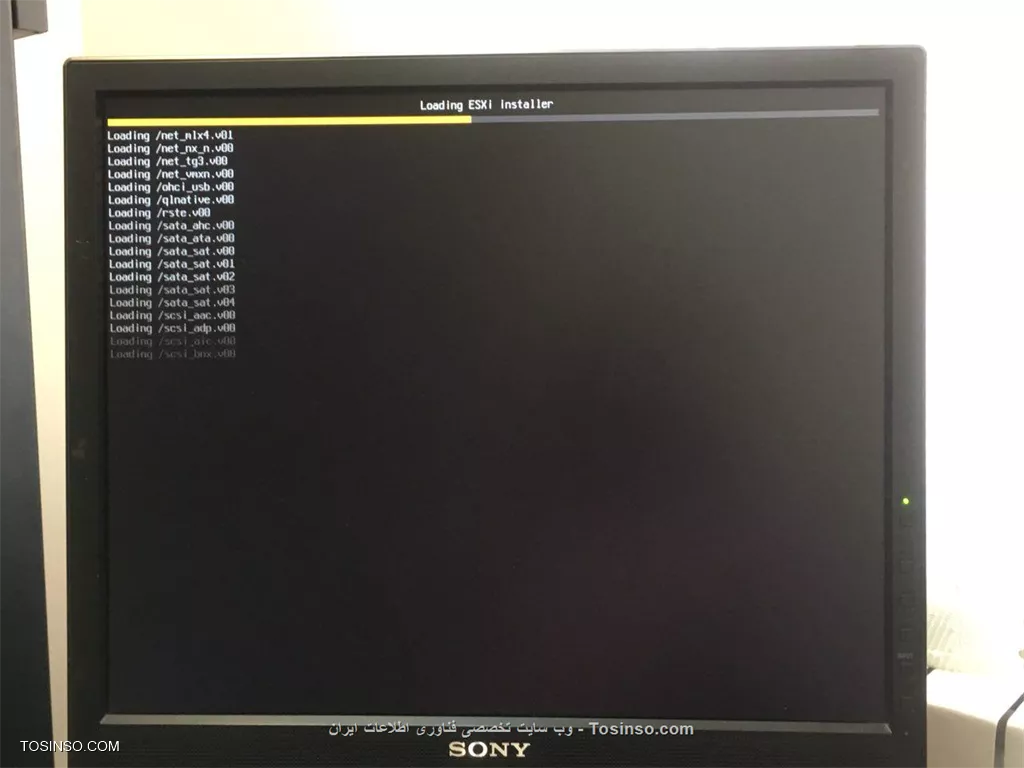 سلام
من هم برای نصب ESXi  روی PC مشکل دارم. اما برای من اصلا به این صفحه نمیرسه و بعد از لود شدن فایلها(بعد از مرحله ای که در عکس دیده میشه) کلا هنگ میکنه||https://virtualization.tosinso.com/files/get/153aed70-c34a-41c8-bf62-b2aaa5035478||