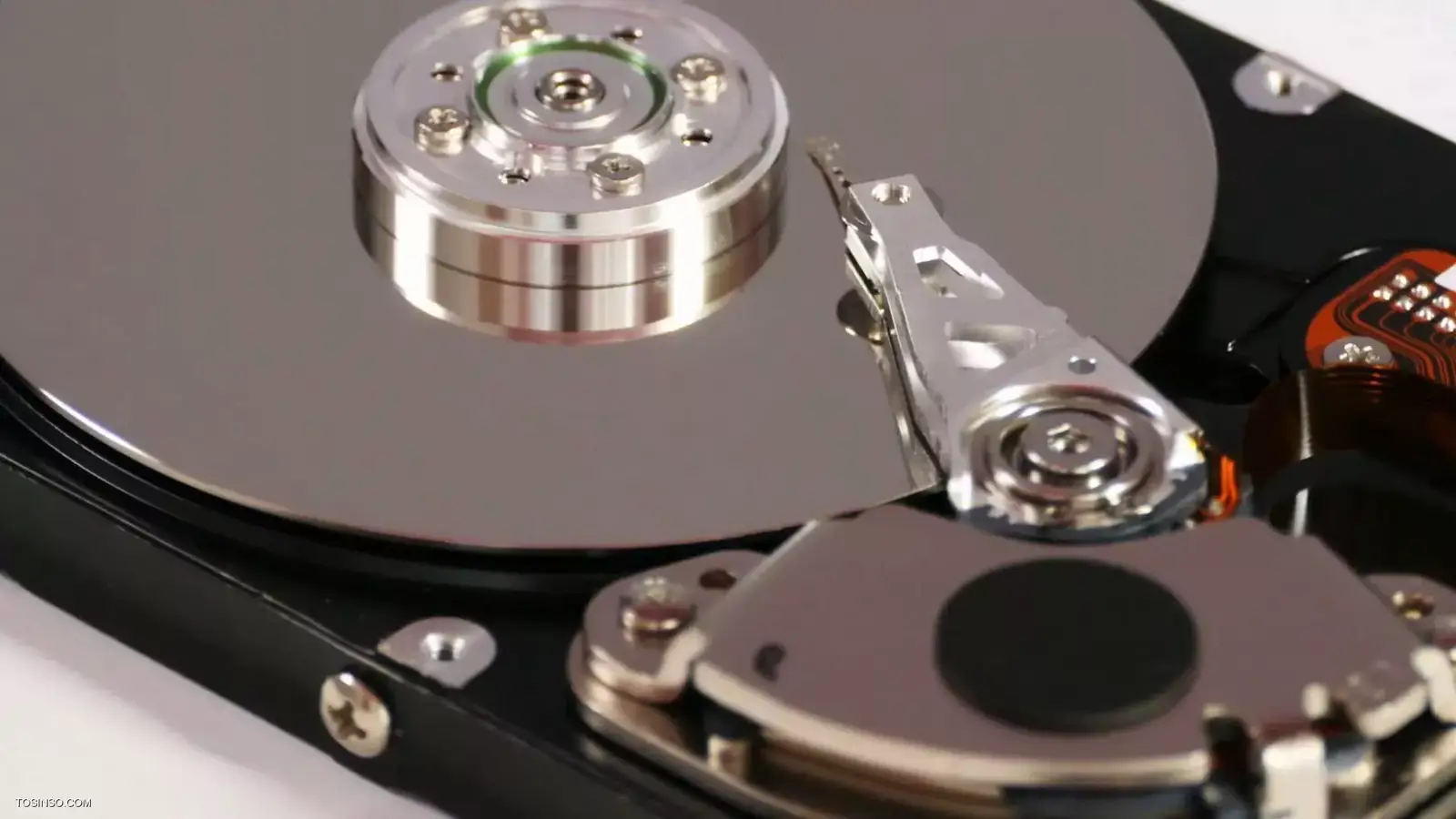 پلاتر چیست؟ بررسی کاربرد Platter در هارد دیسک