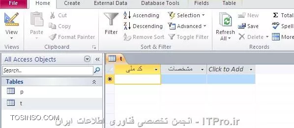 دوست عزیز سلام . من براتون داخل نرم افزار access توضیح میدم امیدوارم با کارتون بیاد.
اول جدول P رو با محتویاتی که گفته بودید بسازید
||http://dba.tosinso.com/files/get/8baaf71b-4b2a-4faf-a9cc-156fe2d969a5||
جدول T رو هم به همون صورت قبلی بسازید
||http://dba.tosinso.com/files/get/463aa80d-0be2-488a-88e8-9030b8e77528||
حالا وارد قسمت Query Design بشید و هر دو تا جدول رو اونجا Add  کنید ||http://dba.tosinso.com/files/get/376721fe-7622-4701-9312-aa65b9e87d00||
تمام فیلد های هر دوتا جدول رو وارد Query کنید و لینک بین کلید اصلی ها رو برقرار کنید 
||http://dba.tosinso.com/files/get/9cb9b08b-ba0f-41fb-b19e-752dff0d2dc5||
در آخر Query رو Run کنید و خواهید دید که فیلد های هر دو جدول اونجا دیده میشه 
||http://dba.tosinso.com/files/get/79d3f5cf-f1a8-4f2f-bf9c-c02c79ecc5ab||
البته من سعی کردم مختصر و مفید جواب بدم که زیاد وقتتون گرفته نشه 
خدانگهدار