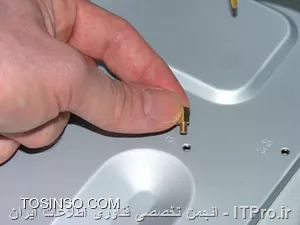 یه سری پیچ های برنجی هستند که مابین بدنه کیس و مادربورد قرار میگیرن یعنی مادر بورد شما روی اونا پیچ میشن کل مادر بورد رو باز کنید پیچ های برنجی رو چک کنید بعدش مجدد با کمال احترام مادر بورد رو پیچ کنید به همون پیچ ها و هیچ سیمی رو به خال خودش تو مادربورد رهاد نکنید.
||http://hardware.tosinso.com/files/get/5454ce59-d9ad-4874-a97e-24076fc987b3||
||http://hardware.tosinso.com/files/get/5fa57980-1bf0-47b2-922a-5ac7a945534f||