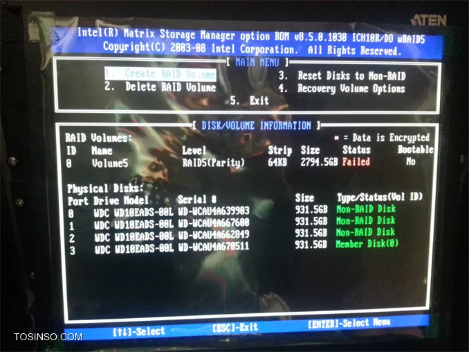 سلام دوستان. 
یه سرور ASUS مدل RS520-E6 هست که میخوام مجدداً Raidش کنم. ولی از 6 تا هاردی که روی سرور هست فقط 4 تاش شناخته میشه. خواستم ببینم دقیقا چطور میتونم از همه هاردهام استفاده کنم؟ با این توضیح که می خوام روی این سرور ESX نصب کنم. 
مرسی
||http://tosinso.com/files/get/6efda8e6-04c0-420c-bfaa-f1ab308b0498||