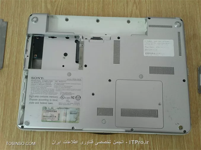 باتوجه به پیشرفت روز افزون کامپیوتر و بروزشدن نرم افزار ها به سرعت سیستم های ما ضعیف و قدیمی می شوند و دیگر عملکرد رضایت بخشی نخواهند داشت و این باعث نارضایتی ما و تعویض دستگاه می شود، راه های برای افزایش سرعت سیستم وجود دارد که هر کدام تا اندازه ای موثر و کاربردی هستند  از جمله :

1. یکپارچه سازی دیسک سخت (Defragmentation)  
2. افزایش حافظه رم
3. حذف فایل های موقت اینترنتی (Temporary Internet Files)
4. برداشتن برنامه های و سرویس هاس غیر ضرور از StartUP
5. تمیز نگهداشتن رجیستری
6. خنک نگهداشتن دستگاه
7. پاک کردن برنامه های غیر ضروری
8. تعویض هارددیسک به SSD

در این مقاله اساس کار را بر ارتقا هاردیسک به SSD  قرار دادم چون تنها و موثرترین راه تعویض هارد دیسک با یک SSD است البته شایا ذکر است که نوع هارد دیسک و نوع پورت SATA هم در سرعت سیستم تاثیر زیادی دارد
--

من یک لپ تاپ سونی قدیمی دارم که سال 87 اون خریدم اون زمان جز بهترین دست گاه های بازار بود اما الان دیگه حرفی برای گفتن نداره .مشخصات لپ تاپ من به شرح زیر است :

# CPU : P8400  دو هسته ای با فرکانس 2.26GHz و 3MB کش است
# Ram : 4GB DDR2 با Bass 800
# HDD :320GB
# VGA : onboard-Intel GMR 4500MHD
خوب این مشخصات درمقابل مشخصات فوق العاده لپتاپ های امروزی ناامید کننده است اما با کمی تغییر سرعت و عملکرد ان به طور چشم گیری افزایش می یابد.در لپتاپ بیشتر قطعات قابل تعویض نیست به جز هارد و رم خوب از انجای که رم سیستم به تعداد برنامه ها درحال اجرا بستگی دارد و از یک حد به بعد زیاد تاثیری در کار روزمره ندارد. اما خوب چه کنیم .بهترین راه حل ارتقا هارد دیسک است . خوب اگه یکمی مطالع کنید سال های اخیر تمام قطعات سیستم ارتقا پیدا کرده بجز هارد دیسک که هنوز روند کارش به صورت مکانیکی است .پس بهترین گزینه برای ارتقاع هارد دیسک به SSD است

قبل از هر چیز نکته خیلی مهم را باید بگم که اگر پورت SATA شما ازنوع 2 باشد سرعت کمتری نسبت به SATA از نوع 3 دارد  به همین خاطر ممکن است یک SSD با سرعت بالاتر در یک لپتاپ که SATA از نوع 2 است به مراتب عملکرد ضعبف تری را از خود نشان می دهد و ممکن است کم شما را برنجاند. پس باید با دقت به نوع پورت SATA هارد دیسک خود را انتخواب کنید تا هزینه ای بش از حد نکنید.

!! SSD چیست ؟
--
SSD هم مانند هاردیسک وظیفه ذخیره سازی و اطلاعات را دارد و با قطع برق هم از اطلاعات محافظت می کند . پس تفاوت کجاست تفاوت آنجا مشخص می شود که در SDD بجای کار مکانی , عمل ذخیره سازی به صورت الکترونیکی صورت می گیرید و به همین دلیل سرعت SSD بسیار بالاتر از حد تصور است SSD نیز دیگر مشخصات باور جالب را دار می باشد :
# مقاومت بالا در برابر لرزش و ضربه
# مصرف انرژي کمتر و توليد گرماي کمتر
# قابليت اطمينان بالا
# عدم توليد صدا
# وزن کمتر
# تحمل گرما و سرما
خوب من این کارو عملا انجام دادم و براتون از مراحل انجام کار عکس گرفتم پس بامن همراه بشید.


!! ارتقاع HDD به SSD در لپ تاپ Sony VGN-CS190 
--
||http://tosinso.com/files/get/b41491aa-d65b-4e4f-8548-58951145abdb||

1. خوب ابتدا لپتاپ رو خاموش کنید و شارژرو از اون جدا کنید و ان رو برگردونیددقت کنید که به روی لپ تاپ فشار نیارید ممکنه با فشار با پشت لپتاپ LCD آسیب ببیند.

||http://tosinso.com/files/get/3a6c2d5d-e5be-4c23-b9aa-9d8191b7b1b5||

2. باطری را با احتیاط از محل خود خارج کنید

||http://tosinso.com/files/get/e6d1642d-f562-4536-b6ed-ce71663bc451||

4.دو پیچ مربوط به درپوش هارددیسک که در تصویر مشاهده می کنید را باز کنید و در پوش محافظ هارد دیسک را بردارید.

||http://tosinso.com/files/get/6880cdfb-4bc7-491e-8f0a-7bb1d5d1c6f3||

5. پس از برداشتن درپوش محافظ هاردیسک یک پیچ در انتهای سمت راست هاردیسک است ان را باز کنید و هارد دیسک  را با احتیاط از محل خود خارج کنید.

||http://tosinso.com/files/get/711a8550-d8a7-4f8b-a67c-2ce00f6ece66||

6. روی هارد یک محافظ برای جلو گیری از ایجاد میدان مغناطیسی وجود دارد که با دوپیچ به پشت هارد پیچ شده است ان ها را باز کنید

||http://tosinso.com/files/get/9e56e56d-646b-42f2-ab78-e31e62a68135||

7. SSD که من خریداری کردم از برند XXX است که از نوع همزمان است که می تواند به صورت همزمان بنویسد و بخواند به همین خاطر به طور قابل توجه ای از SSD  های رایج سریع تر است اما خوب دوستان قیمتش خیلی بیشتره و به قول معروف هرچقدر پول بدید آش می خورید.

||http://tosinso.com/files/get/390b105f-a6ac-4770-83e1-922b40b5c2f2||

8. محافظ را با دوپیچ که باز کردید به SSD پیچ کنید وبعد SSD را در محل خود قرار گیری HDD قرار داده و پیچ انتهای سمت راست را محکم ببندید.

||http://tosinso.com/files/get/ee1f7868-428e-4ce1-85f7-e4389cad2bc1||

9. دو پیچ از درپوش هاردیسک باز کردیم خوب در پوش رو قرار بدید و ان دوپیچ رو محکم ببندید البته نه خیلی محکم.

||http://tosinso.com/files/get/f542b2d6-8d74-4cc8-8c1d-b688ba195705||

10.باطری را در محل خود قرار دهید و لپتاپ را روشن کنید و از سرعت بی نهایت عالی SSD لذت ببرید.

||http://tosinso.com/files/get/b6520053-bb90-43a5-a813-3ed2825c7f13||

من بعد قبل از نصب SSD چیزی حدود 40 ثانیه طول می کشید تا ویندوز 10 بالا بیاد اما حال نزدیک به 10 ثانیه بیشتر طول نمب کشه و منو خوشحال میکنم،*نکته لپ تاپ من SATA2 است و اگر لپتاپ شما SATA3 باشه بازم بهتر جواب می دهد. امیدوارم تا این جا خسته نشده باشید . خوب لپتاپ به SSD ارتقا دادیم اما مشکلی داریم . مشکل کم بودن فضای SSD است که SSD که من خریدم 128 گیگبایت و این امروزه خیلی خیلی کم هستش و چاره کار اضافه کردن هارد دوم بجای DVD-RW است می پرسید چطوری ؟ 

با HDD Caddy :
کدی کیسی مبدلی است به شکل و اندازه DVDRW لپ تاپ که  ارتباط یا مبدل هارد دارد.مبدل کدی به ما کمک می کنه تا به لپتاپ هاردیسک دوم اضافه کنیم و فضا و ظرفیت بیشتری در اختیار داشته باشیم. همچنین، این مبدل کمک میکنه تا به راحتی هارد پرسرعت SSD به لپ تاپ اضافه کنیم. تا الان این کار تنها برای برخی لپ تاپ ها مورد استفاده قرار میگرفت. اما با پیشرفت اینترنت و به اشتراک گذاری فایل ها، نیاز به فضای ذخیره بیشتر بر روی لپ تاپ و کامپیوترهای شخصی داریم
و با ورود نرم افزارهای پیچیده و قدرتمند بخصوص در حوزه برنامه نویسی و گرافیک نیاز به استفاده از هاردهای پرسرعت برای پردازش و عملکرد سریعتر سیستم ها بیشتر احساس می شه . جالب است که بدونید میزان استفاده از درایورهای نوری کاهش یافته به نحوی که درایو نوری بیشتر  در لپ تاپ ها زاید به نظر می رسه.

!!  افزایش هارد دیسک به لپتاپ
-- 
1. DVD-RW معمولا با یک پیچ محکم می شود ان را باز کنید و به صورت کشوی DVDRW را از محل قرار گیری خود خارج نمایید.

||http://tosinso.com/files/get/cc000e80-5e63-4cfd-ba3e-ef3c6f86adb1||

2. سپس یک مبدل HDD یه DVD-RW تهیه کنید. دقت کنید که مبدل ها در چند نوع 12.7mm و 9.5mm بازار موجود هستند که بسته به نو لپ تاپ خود می توانید ان را تهیه کنید همچنین دقت کنید که بعضی از مبدل ها به همراه خود تبدیل پورت SATA را ندارن و باید جدا بخرید و از ن استفاد نمایید. 

||http://tosinso.com/files/get/48f99ed6-34ee-47a2-96a8-ebcf281e607b||

3. سپس هارددیسک که از لپتاپ باز کردیم داخل ان قرار می دهیم و 4 پیچ که اطراف مبدل وجود دارد را محکم می کنیم 

||http://tosinso.com/files/get/c544d1e7-f0c1-49b1-85cf-b8d37fe75b31||

||http://tosinso.com/files/get/33af5c08-2de9-49bf-9690-71acbb3c1e3e||

4. سپس درپوش بیرونی DVDRW را از DVDRW جدا می کنیم و روی مبدل قرار می دهیم تا ظاهر لپتاپ هم شکیل و زیبا بماند 

||http://tosinso.com/files/get/e9df5182-75a5-4b39-913e-30c50107e9bc||

5. سپس یک پایه که DVDRW را به بدنه محکم می کند را از DVDRW باز می کنیم و به مبدل پیچ می کنیم

||http://tosinso.com/files/get/8eb7751d-4271-4b78-8f58-932cc04b0aa0||

||http://tosinso.com/files/get/81332e54-a54e-4321-a9ce-a6583f8befc3||

||http://tosinso.com/files/get/768381a1-9971-413e-821f-48dd91d06265||

6. حالا مبدل را در جای DVDRW به طور کشوی در جای خود قرار می دهیم و ان را پیچ می کنیم

||http://tosinso.com/files/get/cc000e80-5e63-4cfd-ba3e-ef3c6f86adb1||

*کار تمام است و شما حالا یک لپتاپ با SSD دارید که سرعت ان بسیار بالا رفته است*

||http://tosinso.com/files/get/9bc978eb-8516-46c7-83ed-a428fd3ebfbd||

امیدوارم لذت برده باشید

باتشکر محمد جواد صبری
منبع : |جزیره سخت افزار و تجهیرات دیجیتال وب سایت توسینسو::https://tosinso.com/hardware|
هرگونه نشر و کپی برداری بدون ذکر منبع و نام نویسنده دارای اشکال اخلاقی است