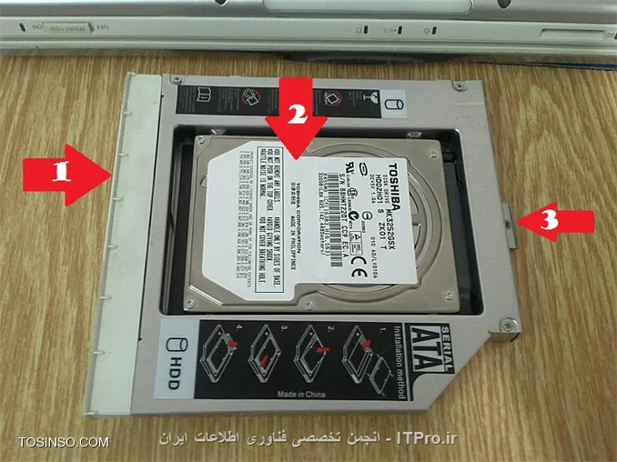 باتوجه به پیشرفت روز افزون کامپیوتر و بروزشدن نرم افزار ها به سرعت سیستم های ما ضعیف و قدیمی می شوند و دیگر عملکرد رضایت بخشی نخواهند داشت و این باعث نارضایتی ما و تعویض دستگاه می شود، راه های برای افزایش سرعت سیستم وجود دارد که هر کدام تا اندازه ای موثر و کاربردی هستند  از جمله :

1. یکپارچه سازی دیسک سخت (Defragmentation)  
2. افزایش حافظه رم
3. حذف فایل های موقت اینترنتی (Temporary Internet Files)
4. برداشتن برنامه های و سرویس هاس غیر ضرور از StartUP
5. تمیز نگهداشتن رجیستری
6. خنک نگهداشتن دستگاه
7. پاک کردن برنامه های غیر ضروری
8. تعویض هارددیسک به SSD

در این مقاله اساس کار را بر ارتقا هاردیسک به SSD  قرار دادم چون تنها و موثرترین راه تعویض هارد دیسک با یک SSD است البته شایا ذکر است که نوع هارد دیسک و نوع پورت SATA هم در سرعت سیستم تاثیر زیادی دارد
--

من یک لپ تاپ سونی قدیمی دارم که سال 87 اون خریدم اون زمان جز بهترین دست گاه های بازار بود اما الان دیگه حرفی برای گفتن نداره .مشخصات لپ تاپ من به شرح زیر است :

# CPU : P8400  دو هسته ای با فرکانس 2.26GHz و 3MB کش است
# Ram : 4GB DDR2 با Bass 800
# HDD :320GB
# VGA : onboard-Intel GMR 4500MHD
خوب این مشخصات درمقابل مشخصات فوق العاده لپتاپ های امروزی ناامید کننده است اما با کمی تغییر سرعت و عملکرد ان به طور چشم گیری افزایش می یابد.در لپتاپ بیشتر قطعات قابل تعویض نیست به جز هارد و رم خوب از انجای که رم سیستم به تعداد برنامه ها درحال اجرا بستگی دارد و از یک حد به بعد زیاد تاثیری در کار روزمره ندارد. اما خوب چه کنیم .بهترین راه حل ارتقا هارد دیسک است . خوب اگه یکمی مطالع کنید سال های اخیر تمام قطعات سیستم ارتقا پیدا کرده بجز هارد دیسک که هنوز روند کارش به صورت مکانیکی است .پس بهترین گزینه برای ارتقاع هارد دیسک به SSD است

قبل از هر چیز نکته خیلی مهم را باید بگم که اگر پورت SATA شما ازنوع 2 باشد سرعت کمتری نسبت به SATA از نوع 3 دارد  به همین خاطر ممکن است یک SSD با سرعت بالاتر در یک لپتاپ که SATA از نوع 2 است به مراتب عملکرد ضعبف تری را از خود نشان می دهد و ممکن است کم شما را برنجاند. پس باید با دقت به نوع پورت SATA هارد دیسک خود را انتخواب کنید تا هزینه ای بش از حد نکنید.

!! SSD چیست ؟
--
SSD هم مانند هاردیسک وظیفه ذخیره سازی و اطلاعات را دارد و با قطع برق هم از اطلاعات محافظت می کند . پس تفاوت کجاست تفاوت آنجا مشخص می شود که در SDD بجای کار مکانی , عمل ذخیره سازی به صورت الکترونیکی صورت می گیرید و به همین دلیل سرعت SSD بسیار بالاتر از حد تصور است SSD نیز دیگر مشخصات باور جالب را دار می باشد :
# مقاومت بالا در برابر لرزش و ضربه
# مصرف انرژي کمتر و توليد گرماي کمتر
# قابليت اطمينان بالا
# عدم توليد صدا
# وزن کمتر
# تحمل گرما و سرما
خوب من این کارو عملا انجام دادم و براتون از مراحل انجام کار عکس گرفتم پس بامن همراه بشید.


!! ارتقاع HDD به SSD در لپ تاپ Sony VGN-CS190 
--
||http://tosinso.com/files/get/b41491aa-d65b-4e4f-8548-58951145abdb||

1. خوب ابتدا لپتاپ رو خاموش کنید و شارژرو از اون جدا کنید و ان رو برگردونیددقت کنید که به روی لپ تاپ فشار نیارید ممکنه با فشار با پشت لپتاپ LCD آسیب ببیند.

||http://tosinso.com/files/get/3a6c2d5d-e5be-4c23-b9aa-9d8191b7b1b5||

2. باطری را با احتیاط از محل خود خارج کنید

||http://tosinso.com/files/get/e6d1642d-f562-4536-b6ed-ce71663bc451||

4.دو پیچ مربوط به درپوش هارددیسک که در تصویر مشاهده می کنید را باز کنید و در پوش محافظ هارد دیسک را بردارید.

||http://tosinso.com/files/get/6880cdfb-4bc7-491e-8f0a-7bb1d5d1c6f3||

5. پس از برداشتن درپوش محافظ هاردیسک یک پیچ در انتهای سمت راست هاردیسک است ان را باز کنید و هارد دیسک  را با احتیاط از محل خود خارج کنید.

||http://tosinso.com/files/get/711a8550-d8a7-4f8b-a67c-2ce00f6ece66||

6. روی هارد یک محافظ برای جلو گیری از ایجاد میدان مغناطیسی وجود دارد که با دوپیچ به پشت هارد پیچ شده است ان ها را باز کنید

||http://tosinso.com/files/get/9e56e56d-646b-42f2-ab78-e31e62a68135||

7. SSD که من خریداری کردم از برند XXX است که از نوع همزمان است که می تواند به صورت همزمان بنویسد و بخواند به همین خاطر به طور قابل توجه ای از SSD  های رایج سریع تر است اما خوب دوستان قیمتش خیلی بیشتره و به قول معروف هرچقدر پول بدید آش می خورید.

||http://tosinso.com/files/get/390b105f-a6ac-4770-83e1-922b40b5c2f2||

8. محافظ را با دوپیچ که باز کردید به SSD پیچ کنید وبعد SSD را در محل خود قرار گیری HDD قرار داده و پیچ انتهای سمت راست را محکم ببندید.

||http://tosinso.com/files/get/ee1f7868-428e-4ce1-85f7-e4389cad2bc1||

9. دو پیچ از درپوش هاردیسک باز کردیم خوب در پوش رو قرار بدید و ان دوپیچ رو محکم ببندید البته نه خیلی محکم.

||http://tosinso.com/files/get/f542b2d6-8d74-4cc8-8c1d-b688ba195705||

10.باطری را در محل خود قرار دهید و لپتاپ را روشن کنید و از سرعت بی نهایت عالی SSD لذت ببرید.

||http://tosinso.com/files/get/b6520053-bb90-43a5-a813-3ed2825c7f13||

من بعد قبل از نصب SSD چیزی حدود 40 ثانیه طول می کشید تا ویندوز 10 بالا بیاد اما حال نزدیک به 10 ثانیه بیشتر طول نمب کشه و منو خوشحال میکنم،*نکته لپ تاپ من SATA2 است و اگر لپتاپ شما SATA3 باشه بازم بهتر جواب می دهد. امیدوارم تا این جا خسته نشده باشید . خوب لپتاپ به SSD ارتقا دادیم اما مشکلی داریم . مشکل کم بودن فضای SSD است که SSD که من خریدم 128 گیگبایت و این امروزه خیلی خیلی کم هستش و چاره کار اضافه کردن هارد دوم بجای DVD-RW است می پرسید چطوری ؟ 

با HDD Caddy :
کدی کیسی مبدلی است به شکل و اندازه DVDRW لپ تاپ که  ارتباط یا مبدل هارد دارد.مبدل کدی به ما کمک می کنه تا به لپتاپ هاردیسک دوم اضافه کنیم و فضا و ظرفیت بیشتری در اختیار داشته باشیم. همچنین، این مبدل کمک میکنه تا به راحتی هارد پرسرعت SSD به لپ تاپ اضافه کنیم. تا الان این کار تنها برای برخی لپ تاپ ها مورد استفاده قرار میگرفت. اما با پیشرفت اینترنت و به اشتراک گذاری فایل ها، نیاز به فضای ذخیره بیشتر بر روی لپ تاپ و کامپیوترهای شخصی داریم
و با ورود نرم افزارهای پیچیده و قدرتمند بخصوص در حوزه برنامه نویسی و گرافیک نیاز به استفاده از هاردهای پرسرعت برای پردازش و عملکرد سریعتر سیستم ها بیشتر احساس می شه . جالب است که بدونید میزان استفاده از درایورهای نوری کاهش یافته به نحوی که درایو نوری بیشتر  در لپ تاپ ها زاید به نظر می رسه.

!!  افزایش هارد دیسک به لپتاپ
-- 
1. DVD-RW معمولا با یک پیچ محکم می شود ان را باز کنید و به صورت کشوی DVDRW را از محل قرار گیری خود خارج نمایید.

||http://tosinso.com/files/get/cc000e80-5e63-4cfd-ba3e-ef3c6f86adb1||

2. سپس یک مبدل HDD یه DVD-RW تهیه کنید. دقت کنید که مبدل ها در چند نوع 12.7mm و 9.5mm بازار موجود هستند که بسته به نو لپ تاپ خود می توانید ان را تهیه کنید همچنین دقت کنید که بعضی از مبدل ها به همراه خود تبدیل پورت SATA را ندارن و باید جدا بخرید و از ن استفاد نمایید. 

||http://tosinso.com/files/get/48f99ed6-34ee-47a2-96a8-ebcf281e607b||

3. سپس هارددیسک که از لپتاپ باز کردیم داخل ان قرار می دهیم و 4 پیچ که اطراف مبدل وجود دارد را محکم می کنیم 

||http://tosinso.com/files/get/c544d1e7-f0c1-49b1-85cf-b8d37fe75b31||

||http://tosinso.com/files/get/33af5c08-2de9-49bf-9690-71acbb3c1e3e||

4. سپس درپوش بیرونی DVDRW را از DVDRW جدا می کنیم و روی مبدل قرار می دهیم تا ظاهر لپتاپ هم شکیل و زیبا بماند 

||http://tosinso.com/files/get/e9df5182-75a5-4b39-913e-30c50107e9bc||

5. سپس یک پایه که DVDRW را به بدنه محکم می کند را از DVDRW باز می کنیم و به مبدل پیچ می کنیم

||http://tosinso.com/files/get/8eb7751d-4271-4b78-8f58-932cc04b0aa0||

||http://tosinso.com/files/get/81332e54-a54e-4321-a9ce-a6583f8befc3||

||http://tosinso.com/files/get/768381a1-9971-413e-821f-48dd91d06265||

6. حالا مبدل را در جای DVDRW به طور کشوی در جای خود قرار می دهیم و ان را پیچ می کنیم

||http://tosinso.com/files/get/cc000e80-5e63-4cfd-ba3e-ef3c6f86adb1||

*کار تمام است و شما حالا یک لپتاپ با SSD دارید که سرعت ان بسیار بالا رفته است*

||http://tosinso.com/files/get/9bc978eb-8516-46c7-83ed-a428fd3ebfbd||

امیدوارم لذت برده باشید

باتشکر محمد جواد صبری
منبع : |جزیره سخت افزار و تجهیرات دیجیتال وب سایت توسینسو::https://tosinso.com/hardware|
هرگونه نشر و کپی برداری بدون ذکر منبع و نام نویسنده دارای اشکال اخلاقی است