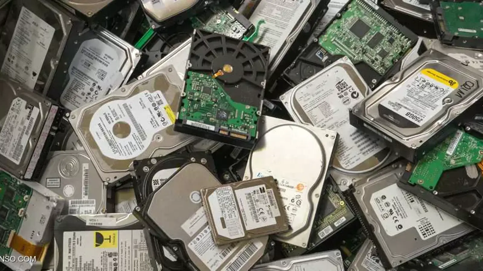 SMART چیست؟ بررسی مفهوم S.M.A.R.T و تشخیص خرابی هارد دیسک