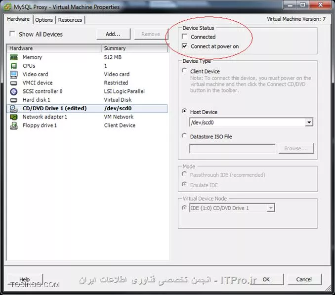 با عرض سلام
شما اول باید بری تو setting ماشین مجازی خودتون و طبق عکس زیر اونجایی که مشخص کردم هر دو تا تیک connect رو بزنید

||http://network.tosinso.com/files/get/85dac83d-cb0f-4da2-9dcb-c13be2ba3d61||

اگر حل نشد 
برید تو bios سیستم مجازی خودتون و first boot رو روی CD/DVD بگذارید

 البته به نظر من با همون راه اول باید حل شه 
