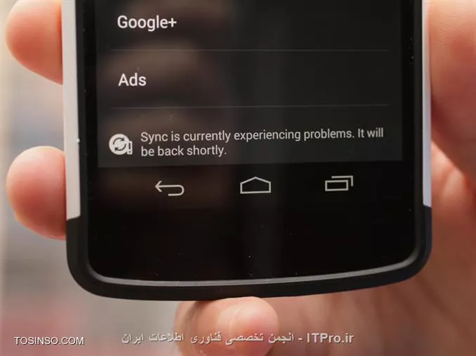 بهتر است با این واقعیت روبه رو شویم؛ هیچکدام از موبایل های ما کامل نیستند!!! فرقی نمی کند iPhone داشته باشید یا Galaxy S5؛ بهرحال مشکلی برای گوشی شما پیش می آید! ممکن است به اینترنت وصل نشود یا کند عمل کند و یا حتی دیگر روشن نشود!! در اینجا به شش مشکل اندروید که کاربران زیادی با آن روبه رو هستند اشاره میکنیم.

||http://tosinso.com/files/get/c32e0488-c48d-4ee1-baef-c8396605bac0||

ممکن است این مشکلات بسیار پیش پاافتاده و ساده به نظر برسند ولی خب طبق آمارها بسیاری از کاربران با این مشکلات مواجه اند.

!! مصرف بالای باطری
--
کاربران زیادی از کوتاه بودن عمر باطری و تمام شدن سریع آن رنج می برند که می توان گفت موثر ترین روش کنترل شارژ باطری تغییر در تنظیمات Locations و صفحه نمایش و ارتباطات می باشد.بلوتوث، WIFI، GPS، GPRS و . . . همه ی اینها بخش قابل توجهی از باطری شما را استفاده می کنند که بهتر است فقط در زمان نیاز روشن باشند.صفحه نمایش بیشترین سهم از مصرف باطری را به خود اختصاص داده است. بهتر است نور صفحه نمایش در حالت auto-brightness یا نور کم باشد و فقط در مواقعی که نیاز است مثل زمانی که زیر نور آفتاب هستید میزان روشنایی صفحه را بالا ببرید.همچنین تصاویر زمینه ی متحرک علی رغم زیبایی میزان مصرف باطری را به شدت بالا می برند!!  یکی از گزینه هایی که سازندگان موبایل برای کنترل باطری در نظر گرفته اند حالت Power Saving می باشد. نرم افزار های بسیاری هم تولید شده اند که همه ی آنها فقط و فقط موارد بالا را کنترل میکنند و در زمان لازم روشن، خاموش، کم یا زیاد می کنند.

||http://tosinso.com/files/get/c97d864a-5b4b-43e3-afa8-5f6adedbcf25||

!! رابط کاربری کند
--
با افزایش اطلاعات (Data) روی حافظه داخلی سرعت گوشی پایین می آید. برای بهبود بخشیدن به سرعت رابط کاربری تلفن همراه هوشمندتان، باید برنامه ها و مدیاهای (Media) اضافی که اسفاده نمی شوند را پاک کرد یا آن ها را به حافظه جانبی (SD) و یا Cloud منتقل کرد.همچنین شما باید برنامه هایی که در حال اجرا هستند ولی استفاده ای از آنها نمی شود را ببندید و تا آنجایی که می توانید از تصاویر زمینه ی متحرک (Live Wallpaper) استفاده نکنید.و در آخر از برنامه هایی که برای این کار ساخته شده اند مانند Clean Master یا  App Cache Cleaner استفاده کنید! این اپلیکیشن ها با بستن برنامه های اظافی و پاک کردن Cache گوشی باعث کارکرد بهتر و در نتیجه سرعت بالاتر می شوند.

||http://tosinso.com/files/get/a3fad7b4-1977-4124-8e7c-dda9e6322f13||

!! مشکلات مربوط به ارتباطات (Connectivity)
--
یکی از مشکلات متعدد اندروید مربوط به بخش Connectivity می باشد. گاهی پیش می آید که بلوتوث، WIFI، GPS، GPRS به درستی کار نمی کنند. در این حالت به مدت 30ثانیه حالت Airplane mode را روشن کنید و بعد از غیرفعال کردن آن دوباره امتحان کنید.درصورتی که مشکل برطرف نشد باید از طریق Advance Setting مشکل را حل کنید که متاسفانه در اینجا نمی توان توضیح داد.

||http://tosinso.com/files/get/437c6fec-5acc-4d31-9fcc-39ebaf115fb3||

!! ارسال نشدن پیام کوتاه 
--
شاید خیلی ساده و پیش پا افتاده به نظر برسد ولی جالب است بدانید که 40% کاربران اندروید در دنیا این مشکل را دارند!! در صورتی که مطمئن باشید به شبکه ی اپراتور خود متصل هستید و مشکل از اپراتور نیست، تنها راه حل ReStart کردن تلفن همراه می باشد.

||http://tosinso.com/files/get/63097e40-7667-402d-9d10-b20831f3668e||

!! خطا در همگام سازی (Syncing)
--
معمولا در هنگام همگام سازی با خطاهای متعددی مواجه می شویم. به علت طولانی بودن زمان همگام سازی عمده ترین مشکل قطع شدن یا ضعیف شدن اینترنت است. اگر از این نظر مطمئن شدید مشکل بعدی ممکن از سرویس مورد نظر باشد که فعلا در دسترس نباشد و اصطلاحا Down شده باشد.سومین مشکل ممکن اینست که شما پسوورد خود را اشتباه وارد کزده باشید :)
اگر هنوز مشکل برطرف نشده است تنها راه ممکن این است که اکانت خود را حذف و از اول شروع کنید.

||http://tosinso.com/files/get/96ef7d86-2714-4c87-b81d-05aad51cd175||

!! بدترین اتفاق ممکن
--
تمام مشکلات بالا با یک سری تنظیمات ساده، اپلیکیشن ها و در نهایت ریست کردن گوشی حل می شوند. ولی اگر تلفن همراهتان را پرتاب کنید و صفحه نمایش یا تاچ (Touch) آن بشکند و یا اشتباها در آب بیوفتد، دیگر مسئله با یک ریست کردن حل نمی شود.لطفا تلفن هوشمند خود را خاموش کرده (البته در صورتی که هنوز روشن باشد) و در اولین فرصت به تعمیرکار معتمد برسانید :)

||http://tosinso.com/files/get/27ab17f1-095d-43d3-a603-09753b3d9df6||

نویسنده :
منبع : انجمن تخصصی فناوری اطلاعات ایران
هرگونه نشر و کپی برداری بدون ذکر منبع و نام نویسنده دارای اشکال اخلاقی می باشد