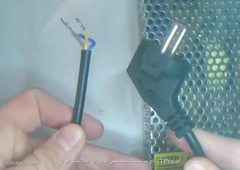 سلام دوستان ، من دوربین مدار بسته گرفتم و میخوام منبع تغذیه اش رو وصل کنم ، اما نمیدونم برای پاورش سیم دو نخه بزنم بهش یا سه نخه. تو یوتوب بعضی ها سه نخه زده بودن و بعضی ها دو نخه ، رفتم سه نخه گرفتم وصل کردم به دو شاخه اما به منبع تعذیه وصل نکردم و یه فقط طرفه همینطوری زدم تو برق ولی یه جرقه شدیدی داد که برق خونه کم و زیاد شد، تو یوتوب دیدم یه کابل استفاده میکنن که دوشاخه اش مثل کابل پاور پرینتره عکسشو گذاشتم ، میشه کابل پرینتر بخرم و قسمت دوشاخه اش رو بذارم بمونه اون طرفش رو ببرم و وصل کنم به منبع تغذیه؟خلاصه راهنماییم کنید باید چیکار کنم

||https://tosinso.com/files/get/9fb4e1ab-da96-40a0-b5d3-e8bfa67125ae||

||https://tosinso.com/files/get/a541e97d-ef17-4e8c-b4cd-d24cd10de16a||