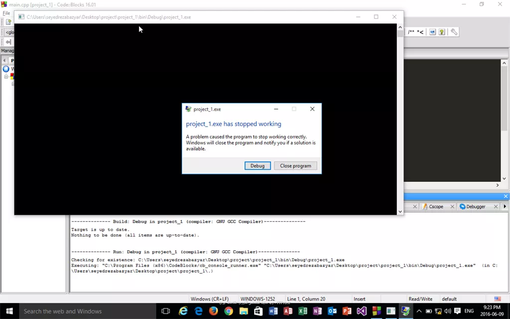 من یه برنامه در codeblocks نوشتم که به زبان c++ هست و هیچ خطایی هم نداره!

اما موقع اجرای کد کلا نرم افزار نمیتونه اون رو اجرا کنه. در حالی که حتی دیباگ هم میکنه و مشکلی نداره

||http://tosinso.com/files/get/104b3be2-f1e0-41d8-9a3b-5b4a6484913e||

||http://tosinso.com/files/get/ae949cd8-4b75-4a6e-b58e-a83110882ee0||

سایر کد هایی که نوشتم اجرا شدند. اما به مبحث آرایه که رسیدم با این مشکل عجیب مواجه شدم