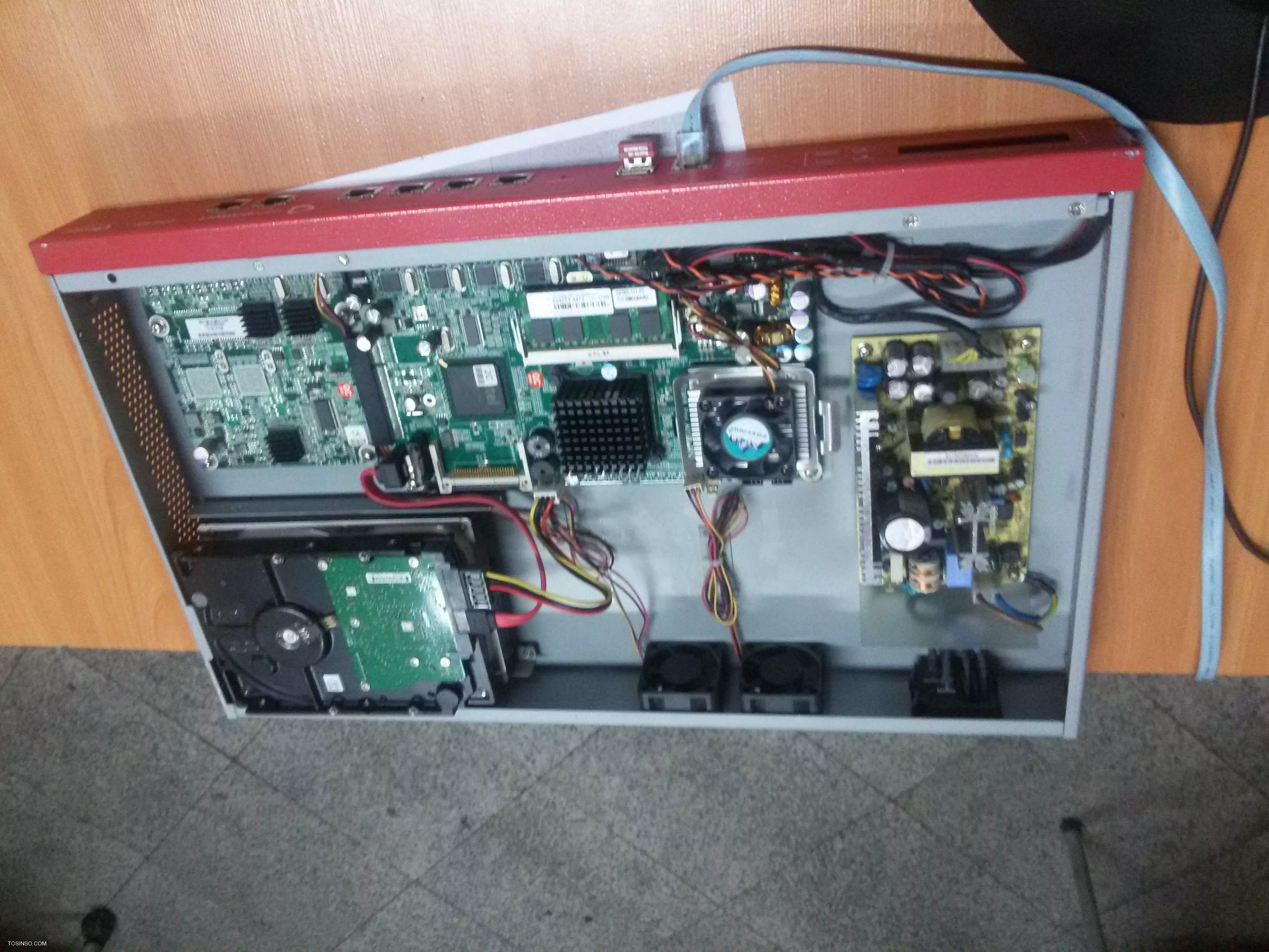 تصویر داخلی یک دستگاه فایروال Gateprotect