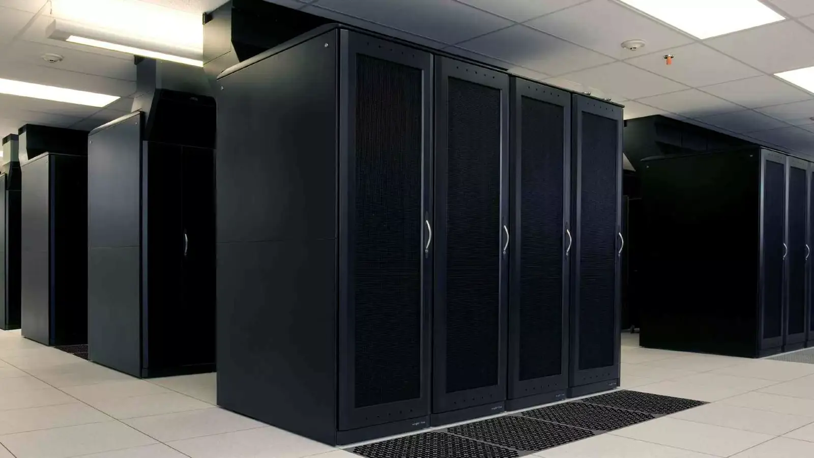 معرفی انواع رک در شبکه های کامپیوتری و لوازم مربوط به آنها