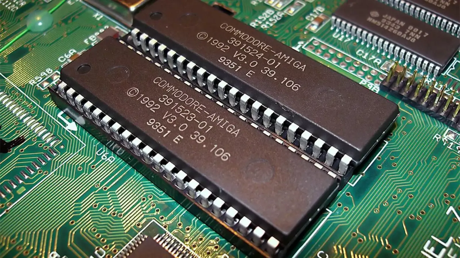 حافظه ROM چیست چند نوع دارد و چگونه کار میکند؟ به زبان ساده