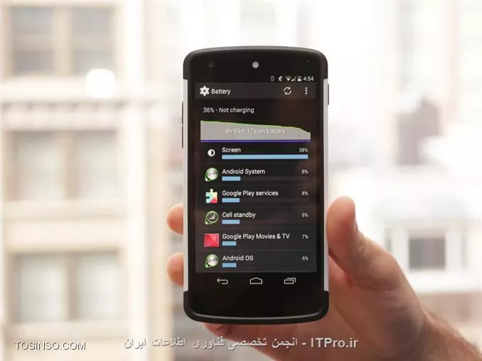 بهتر است با این واقعیت روبه رو شویم؛ هیچکدام از موبایل های ما کامل نیستند!!! فرقی نمی کند iPhone داشته باشید یا Galaxy S5؛ بهرحال مشکلی برای گوشی شما پیش می آید! ممکن است به اینترنت وصل نشود یا کند عمل کند و یا حتی دیگر روشن نشود!! در اینجا به شش مشکل اندروید که کاربران زیادی با آن روبه رو هستند اشاره میکنیم.

||http://tosinso.com/files/get/c32e0488-c48d-4ee1-baef-c8396605bac0||

ممکن است این مشکلات بسیار پیش پاافتاده و ساده به نظر برسند ولی خب طبق آمارها بسیاری از کاربران با این مشکلات مواجه اند.

!! مصرف بالای باطری
--
کاربران زیادی از کوتاه بودن عمر باطری و تمام شدن سریع آن رنج می برند که می توان گفت موثر ترین روش کنترل شارژ باطری تغییر در تنظیمات Locations و صفحه نمایش و ارتباطات می باشد.بلوتوث، WIFI، GPS، GPRS و . . . همه ی اینها بخش قابل توجهی از باطری شما را استفاده می کنند که بهتر است فقط در زمان نیاز روشن باشند.صفحه نمایش بیشترین سهم از مصرف باطری را به خود اختصاص داده است. بهتر است نور صفحه نمایش در حالت auto-brightness یا نور کم باشد و فقط در مواقعی که نیاز است مثل زمانی که زیر نور آفتاب هستید میزان روشنایی صفحه را بالا ببرید.همچنین تصاویر زمینه ی متحرک علی رغم زیبایی میزان مصرف باطری را به شدت بالا می برند!!  یکی از گزینه هایی که سازندگان موبایل برای کنترل باطری در نظر گرفته اند حالت Power Saving می باشد. نرم افزار های بسیاری هم تولید شده اند که همه ی آنها فقط و فقط موارد بالا را کنترل میکنند و در زمان لازم روشن، خاموش، کم یا زیاد می کنند.

||http://tosinso.com/files/get/c97d864a-5b4b-43e3-afa8-5f6adedbcf25||

!! رابط کاربری کند
--
با افزایش اطلاعات (Data) روی حافظه داخلی سرعت گوشی پایین می آید. برای بهبود بخشیدن به سرعت رابط کاربری تلفن همراه هوشمندتان، باید برنامه ها و مدیاهای (Media) اضافی که اسفاده نمی شوند را پاک کرد یا آن ها را به حافظه جانبی (SD) و یا Cloud منتقل کرد.همچنین شما باید برنامه هایی که در حال اجرا هستند ولی استفاده ای از آنها نمی شود را ببندید و تا آنجایی که می توانید از تصاویر زمینه ی متحرک (Live Wallpaper) استفاده نکنید.و در آخر از برنامه هایی که برای این کار ساخته شده اند مانند Clean Master یا  App Cache Cleaner استفاده کنید! این اپلیکیشن ها با بستن برنامه های اظافی و پاک کردن Cache گوشی باعث کارکرد بهتر و در نتیجه سرعت بالاتر می شوند.

||http://tosinso.com/files/get/a3fad7b4-1977-4124-8e7c-dda9e6322f13||

!! مشکلات مربوط به ارتباطات (Connectivity)
--
یکی از مشکلات متعدد اندروید مربوط به بخش Connectivity می باشد. گاهی پیش می آید که بلوتوث، WIFI، GPS، GPRS به درستی کار نمی کنند. در این حالت به مدت 30ثانیه حالت Airplane mode را روشن کنید و بعد از غیرفعال کردن آن دوباره امتحان کنید.درصورتی که مشکل برطرف نشد باید از طریق Advance Setting مشکل را حل کنید که متاسفانه در اینجا نمی توان توضیح داد.

||http://tosinso.com/files/get/437c6fec-5acc-4d31-9fcc-39ebaf115fb3||

!! ارسال نشدن پیام کوتاه 
--
شاید خیلی ساده و پیش پا افتاده به نظر برسد ولی جالب است بدانید که 40% کاربران اندروید در دنیا این مشکل را دارند!! در صورتی که مطمئن باشید به شبکه ی اپراتور خود متصل هستید و مشکل از اپراتور نیست، تنها راه حل ReStart کردن تلفن همراه می باشد.

||http://tosinso.com/files/get/63097e40-7667-402d-9d10-b20831f3668e||

!! خطا در همگام سازی (Syncing)
--
معمولا در هنگام همگام سازی با خطاهای متعددی مواجه می شویم. به علت طولانی بودن زمان همگام سازی عمده ترین مشکل قطع شدن یا ضعیف شدن اینترنت است. اگر از این نظر مطمئن شدید مشکل بعدی ممکن از سرویس مورد نظر باشد که فعلا در دسترس نباشد و اصطلاحا Down شده باشد.سومین مشکل ممکن اینست که شما پسوورد خود را اشتباه وارد کزده باشید :)
اگر هنوز مشکل برطرف نشده است تنها راه ممکن این است که اکانت خود را حذف و از اول شروع کنید.

||http://tosinso.com/files/get/96ef7d86-2714-4c87-b81d-05aad51cd175||

!! بدترین اتفاق ممکن
--
تمام مشکلات بالا با یک سری تنظیمات ساده، اپلیکیشن ها و در نهایت ریست کردن گوشی حل می شوند. ولی اگر تلفن همراهتان را پرتاب کنید و صفحه نمایش یا تاچ (Touch) آن بشکند و یا اشتباها در آب بیوفتد، دیگر مسئله با یک ریست کردن حل نمی شود.لطفا تلفن هوشمند خود را خاموش کرده (البته در صورتی که هنوز روشن باشد) و در اولین فرصت به تعمیرکار معتمد برسانید :)

||http://tosinso.com/files/get/27ab17f1-095d-43d3-a603-09753b3d9df6||

نویسنده :
منبع : انجمن تخصصی فناوری اطلاعات ایران
هرگونه نشر و کپی برداری بدون ذکر منبع و نام نویسنده دارای اشکال اخلاقی می باشد