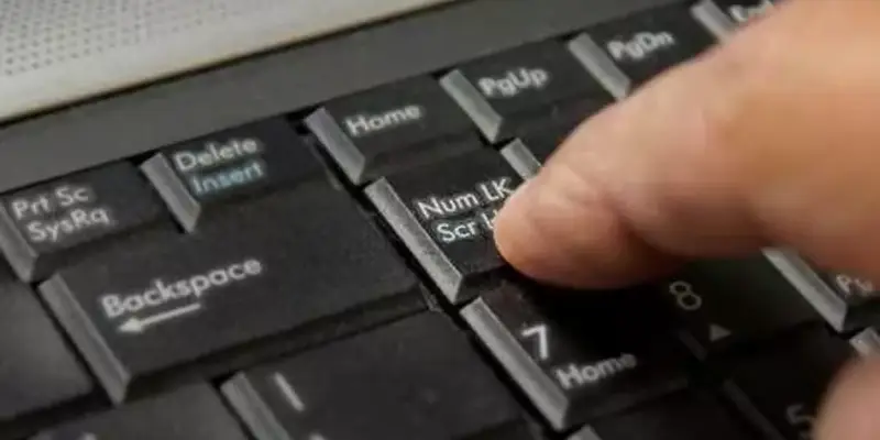 آموزش فعال کردن خودکار NumLock و CapsLock با بالا آمدن ویندوز