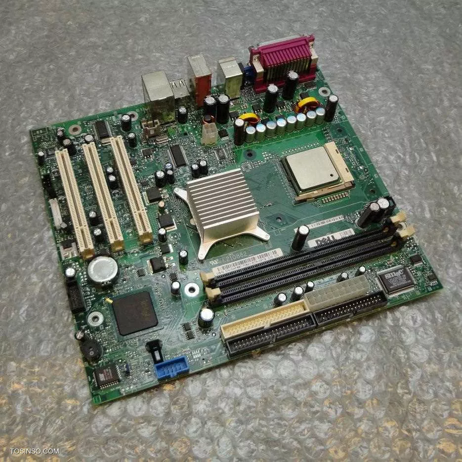 آها ببخشید
درخواست  شما عکس از بایوس بود 
*مدل مادربرد DELL E210882 هست*
||https://tosinso.com/files/get/e6b68c0b-9a00-4896-a21d-f7fa5452c41a||