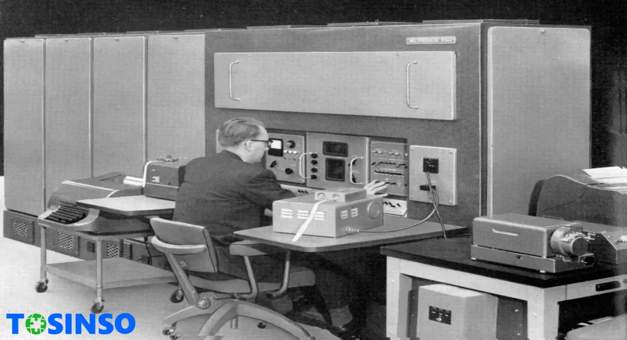نمونه کامل شده کامپیوتر ترانزیستوری از شرکت Metropolitan – Vickers به نام Metrovick 950