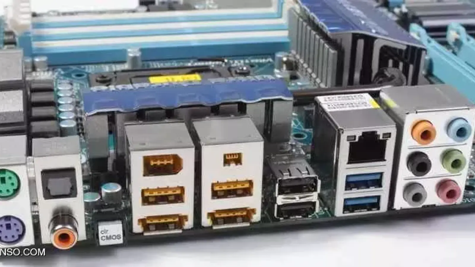 آشنایی با 13 نوع پورت سخت افزاری در کامپیوتر