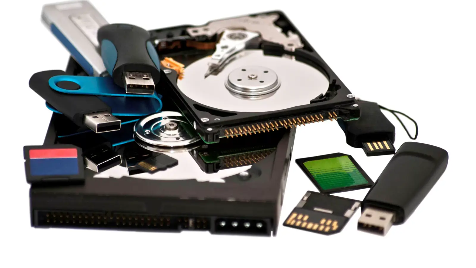 معرفی انواع دستگاه های ذخیره سازی اطلاعات : معرفی 6 نوع استوریج 